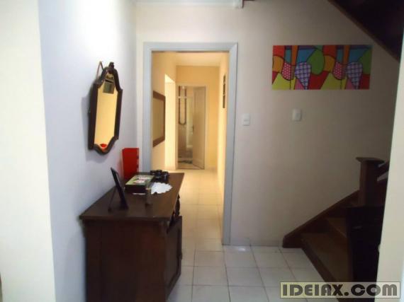 Casa feminina com quartos mobiliados